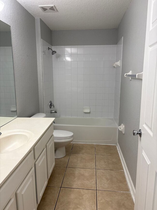 Building Photo - Spacious 4 Bedroom Home in Kissimmee, FL!