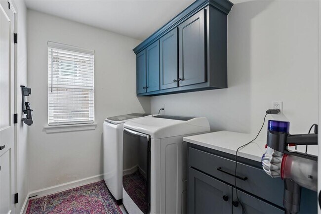 Building Photo - 2232 Los Angeles Ave