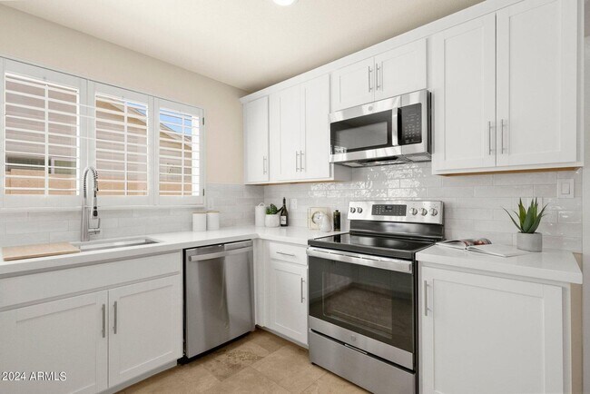 Building Photo - 6846 E Kelton Ln