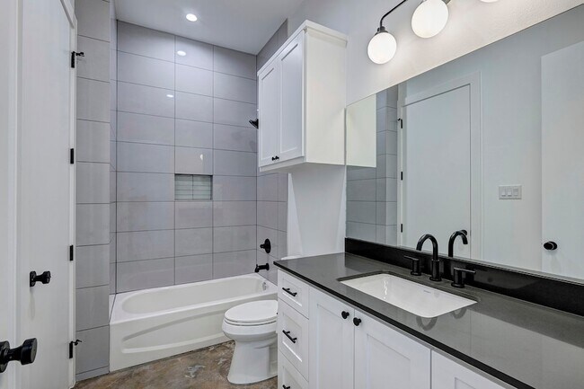 Building Photo - 1717 Airline Dr