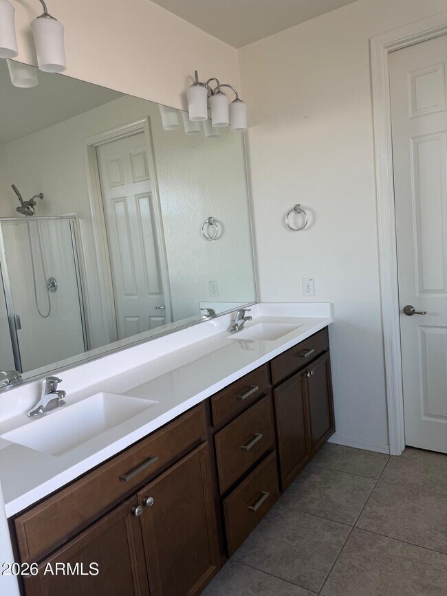 Building Photo - 2043 E Lantana Dr