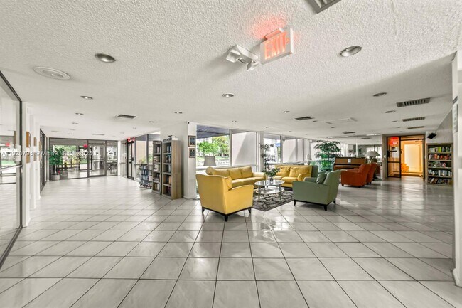 Building Photo - 2311 S Cypress Bend Dr