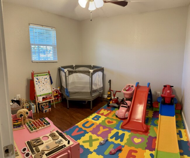 Building Photo - 1565 FM 35