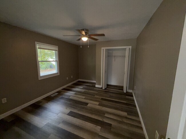 Building Photo - 18 Oakwood Ave