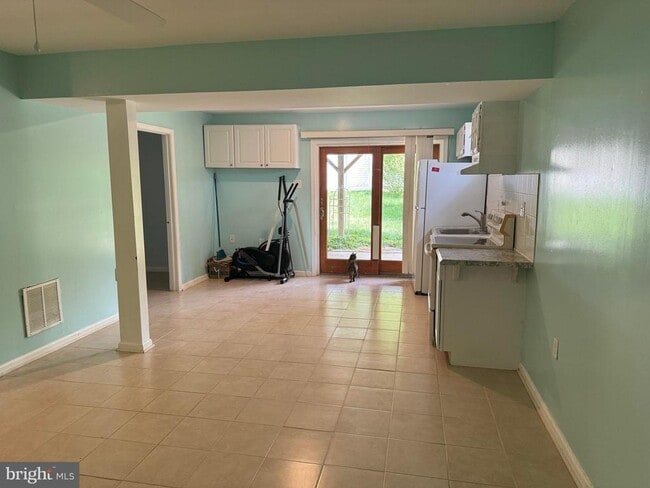 Building Photo - 12461 Hedges Run Dr