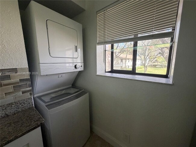 Building Photo - 104 Gardens Dr