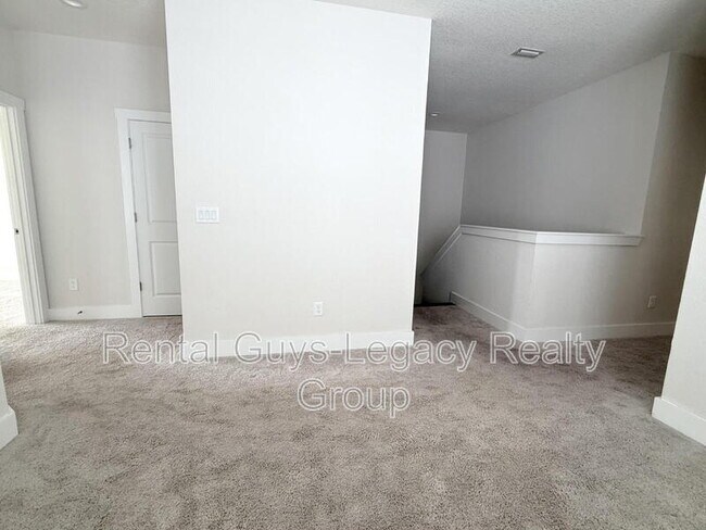 Building Photo - 409 Crestview Dr