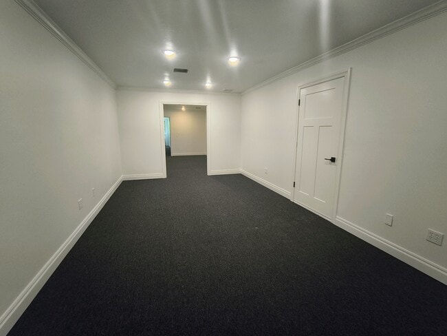 Building Photo - 817 Irish Ln
