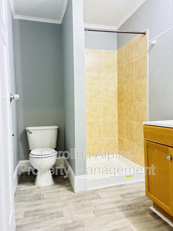 Building Photo - 910 Walnut St