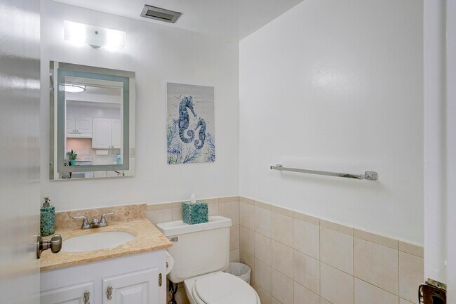 Building Photo - 3725 S Ocean Dr