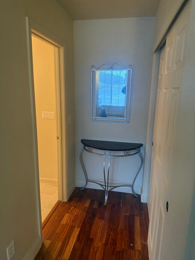 Building Photo - 201 Shrike Cir