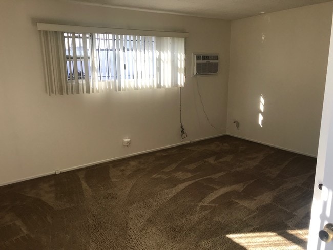 Building Photo - 2833 Somerset Dr