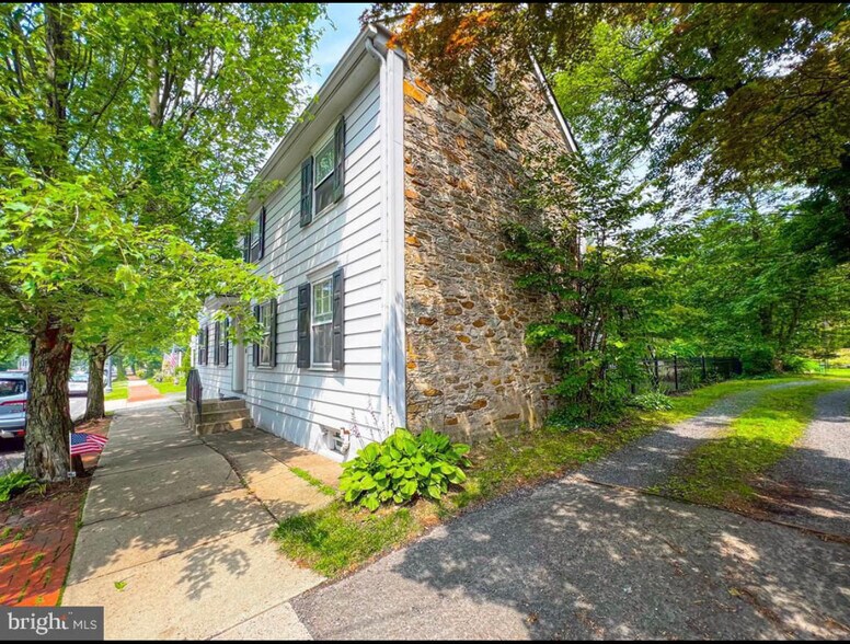 Building Photo - 119 W Maple Ave