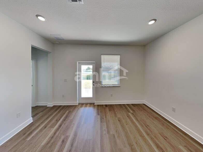 Building Photo - 3013 20th Ave W