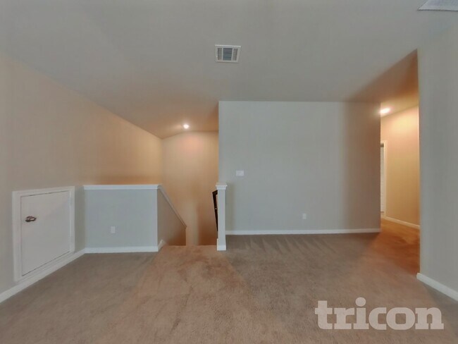 Building Photo - 13551 Paxton Blvd