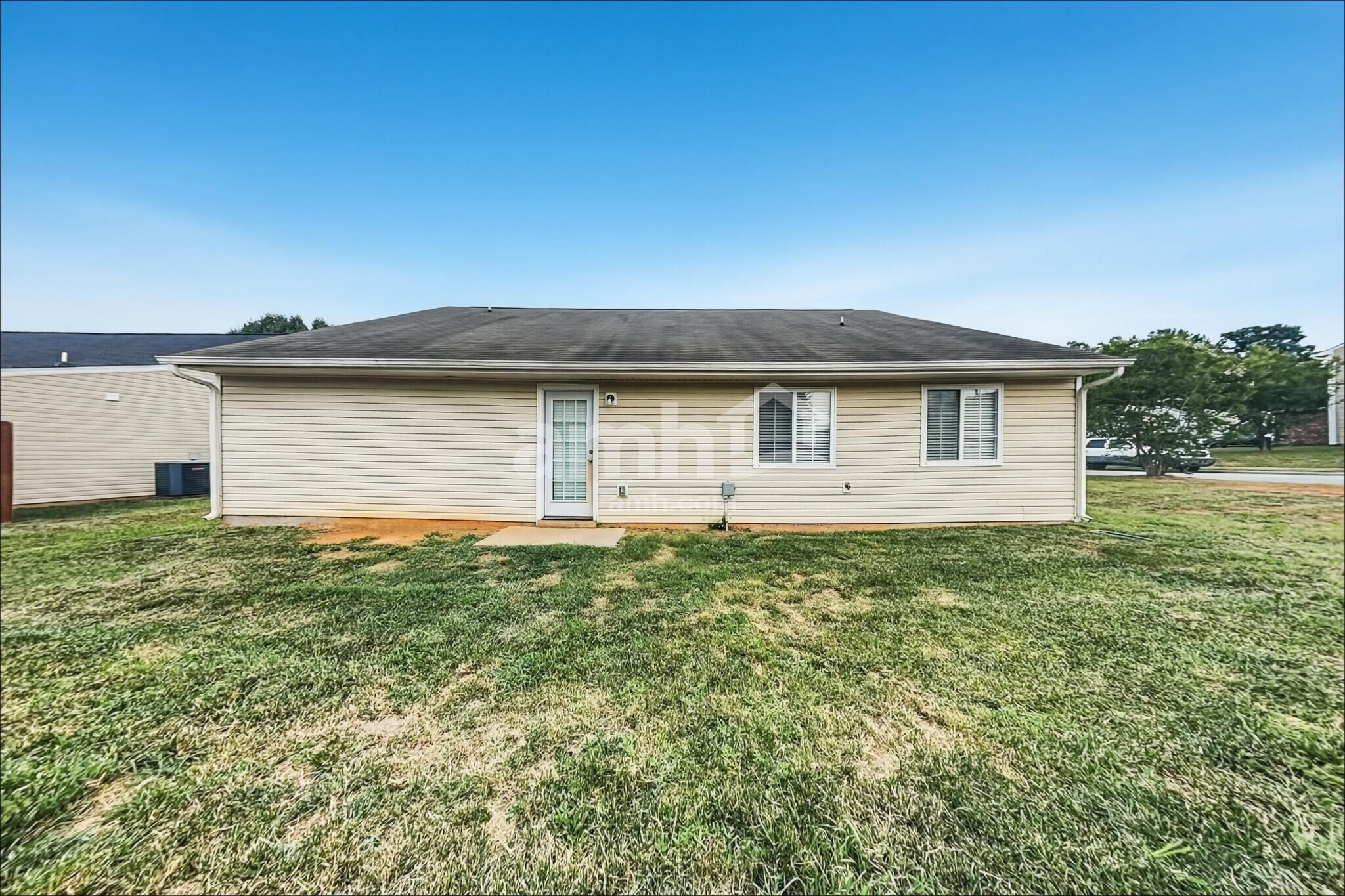 Building Photo - 5701 Hidden Lake Dr