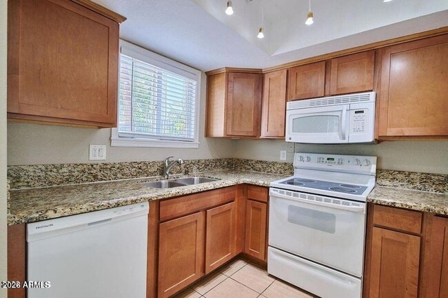 Building Photo - 1402 E Osborn Rd