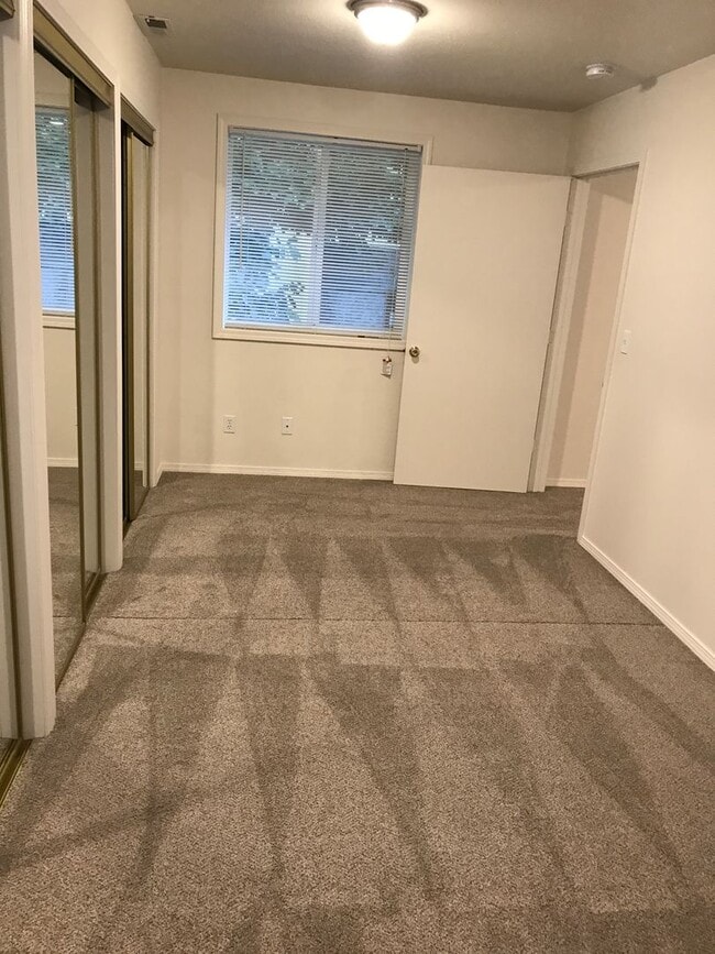 Building Photo - Corvallis triplex