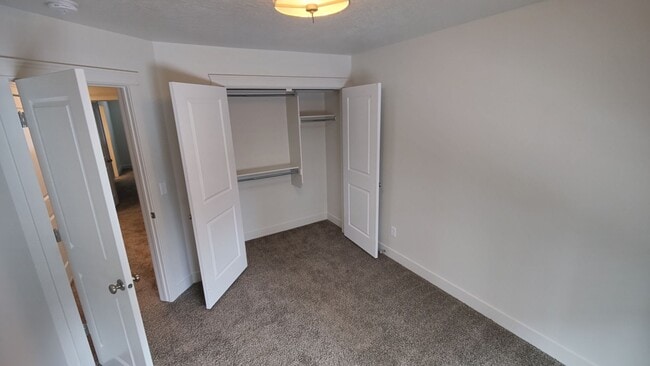 Building Photo - West Haven 3 bedroom Townhome for Rent!