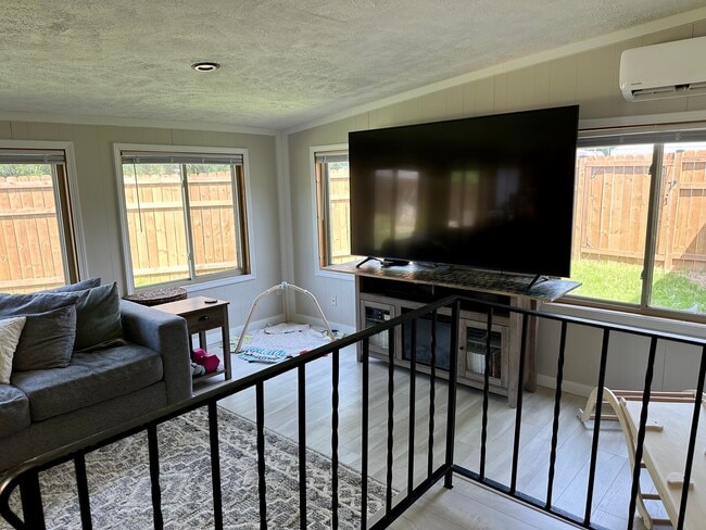 Building Photo - Beautiful house...RESERVE NOW FOR AUGUST 1...
