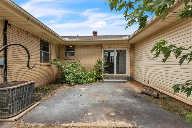 Building Photo - 2412 N Key Blvd
