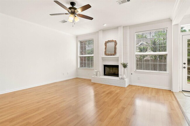 Building Photo - 8 Greentwig Pl