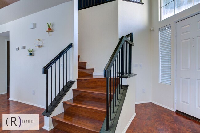 Building Photo - A Bright and Cozy Home with 3 Bedroom and 2 Bathroom with a Loft