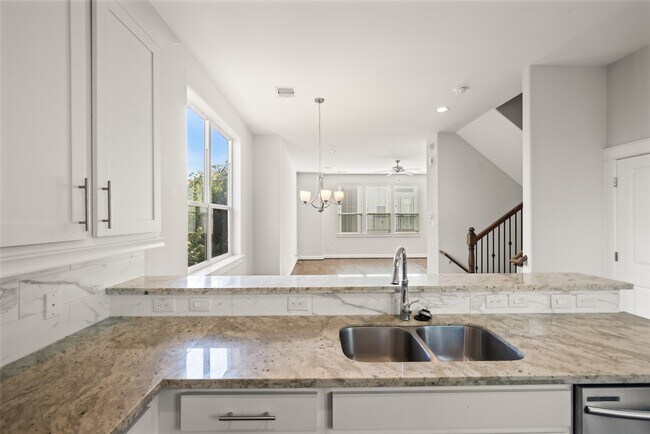 Building Photo - 850 W 20th St