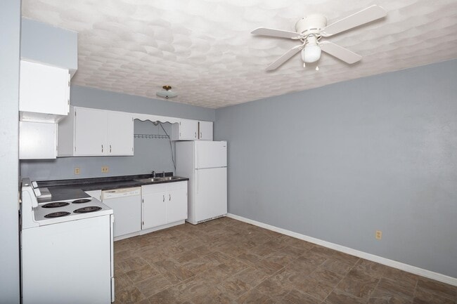 Building Photo - 3430 Holiday Ct