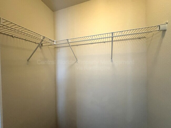 Building Photo - 590 Prospect Point