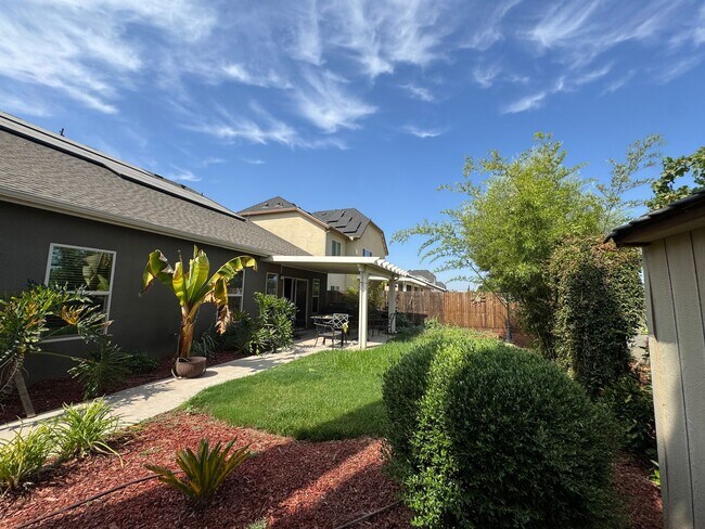 Building Photo - 6682 E Fedora Ave