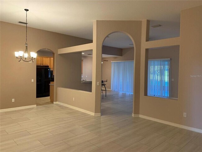 Building Photo - 10724 Banfield Dr