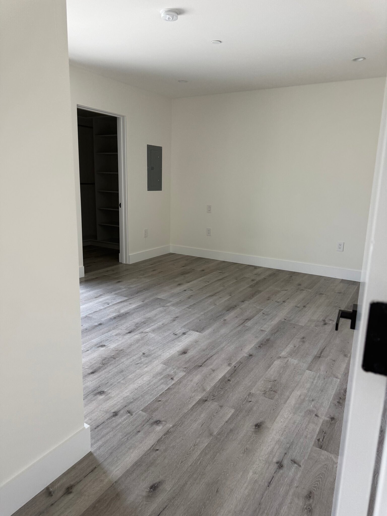 Building Photo - 5923 Laurel Canyon Blvd