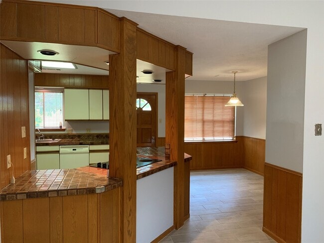 Building Photo - 11602 Roos Rd