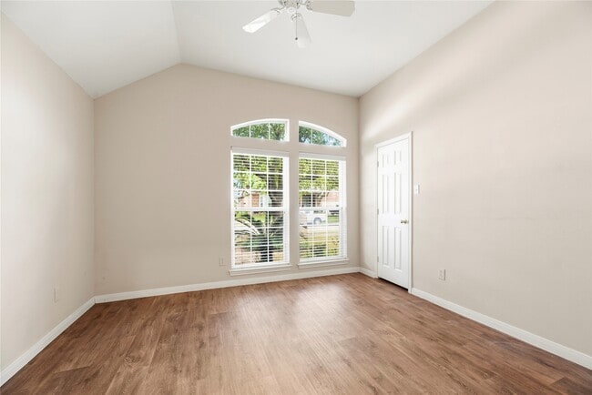 Building Photo - 11619 Cedarvale Ln