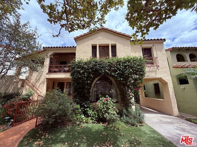 Building Photo - 1032 S Crescent Heights Blvd