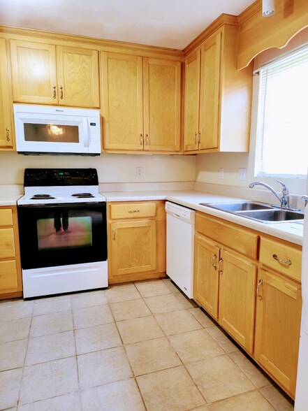 Building Photo - 1 US-1