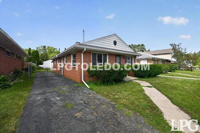 Building Photo - 1818 Christian Ave