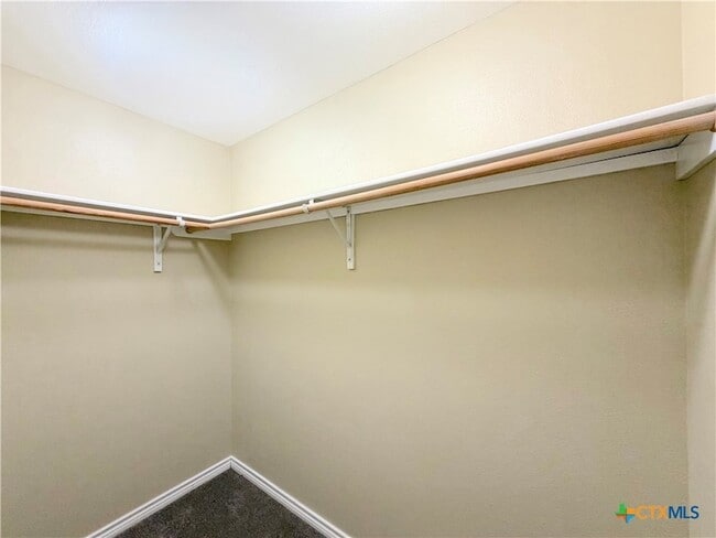 Building Photo - 849 Scenic Hills Dr