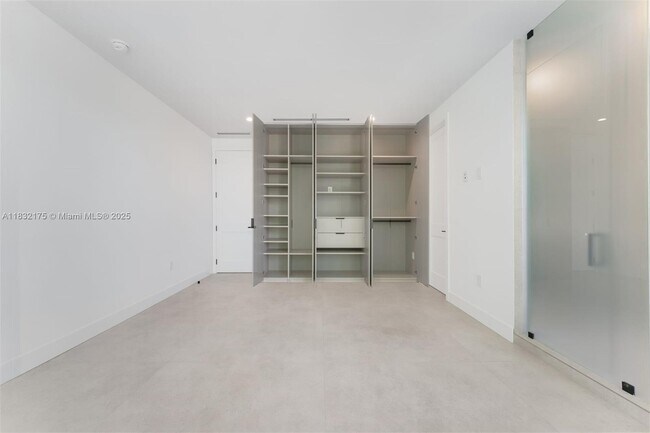 Building Photo - 3270 Gifford Ln