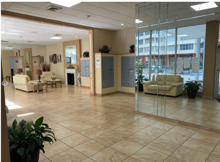 Building Photo - 1801 S Ocean Dr