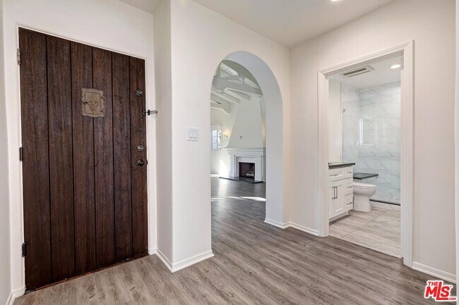 Building Photo - 204 S Camden Dr