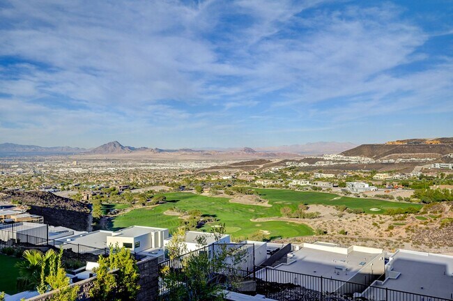 Building Photo - Amazing Golf Course and Las Vegas Valley V...