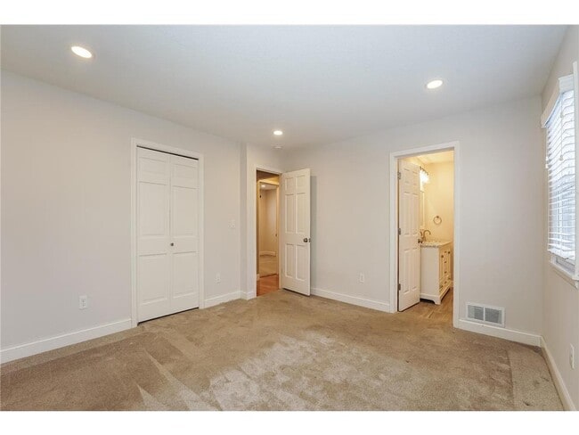 Building Photo - 5928 York Ave S