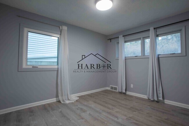 Building Photo - 2 Bedroom Single-Family Home in SW Rochester