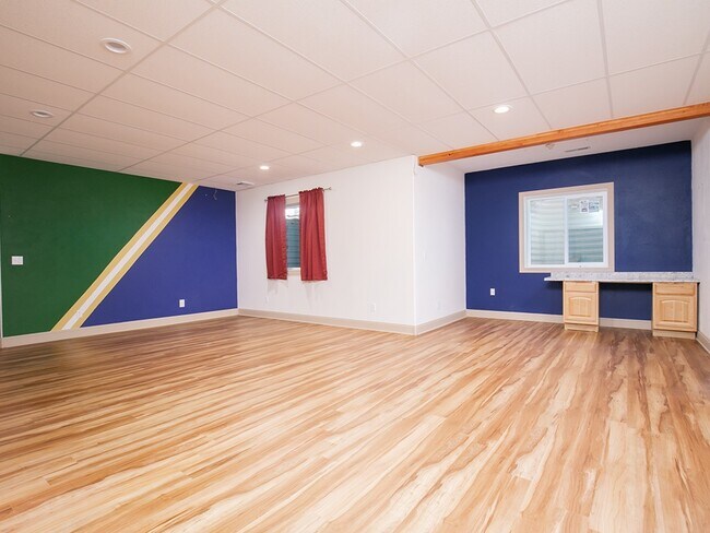 Building Photo - 1745 Golf Dr