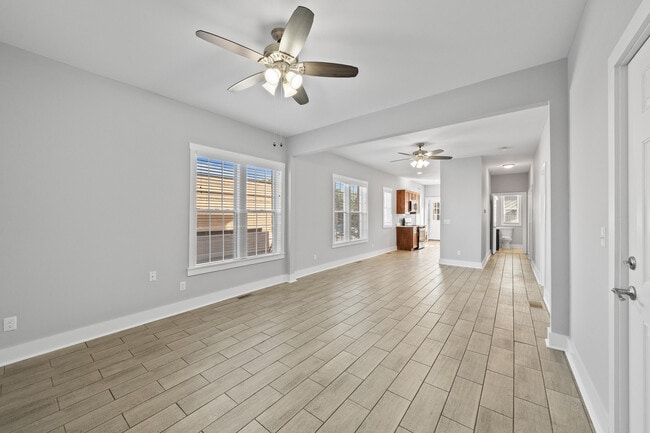 Building Photo - 106 N Main St