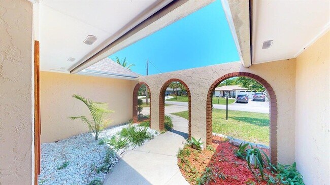 Building Photo - 10 Coral Reef Ct S