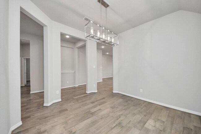 Building Photo - 9019 Emerald Cane Dr