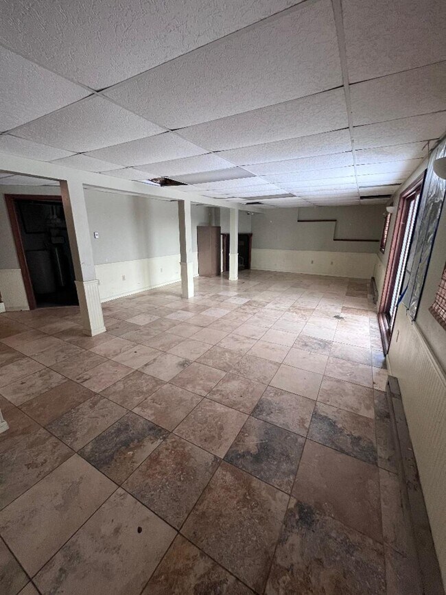 Building Photo - 9 Kings Point Cir